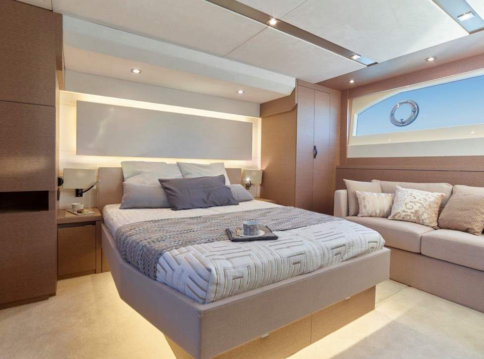 Prestige 630 S Interior - 11.JPG