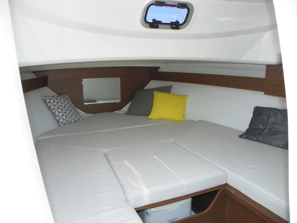 Jeanneau Cap Camarat 6.5 WA Serie 3 Interior.JPG