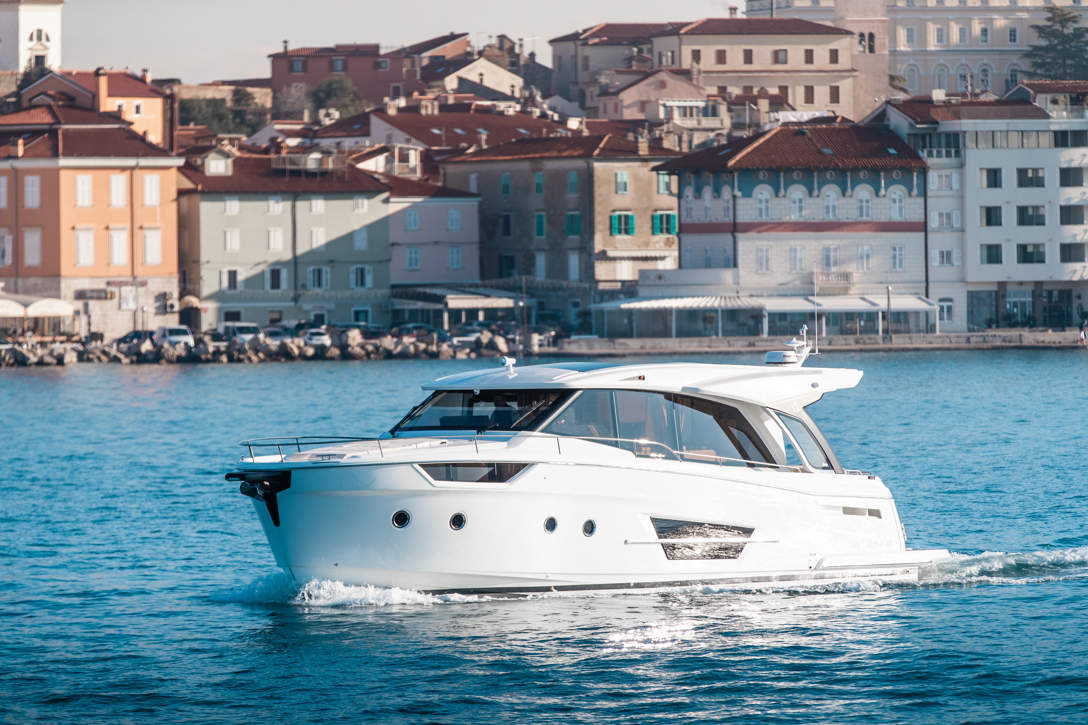 GL45COUPE Hybrid Ex Highres 13