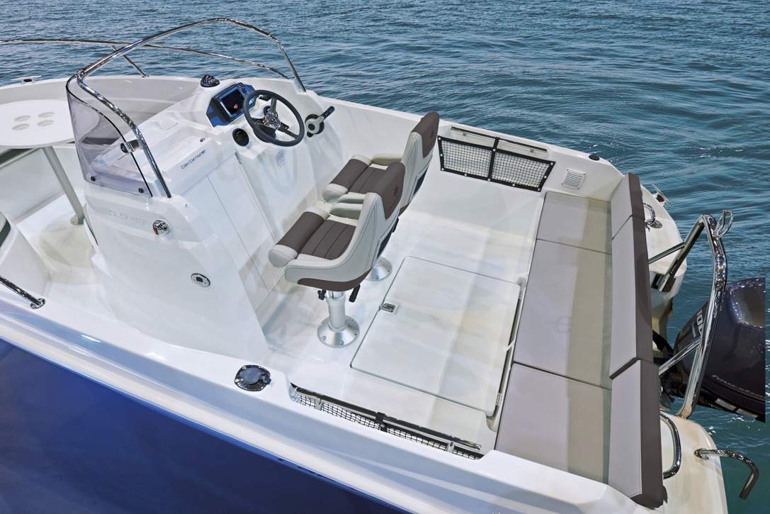 Jeanneau Cap Camarat 5.5 CC Serie 2 INterior - 2.JPG
