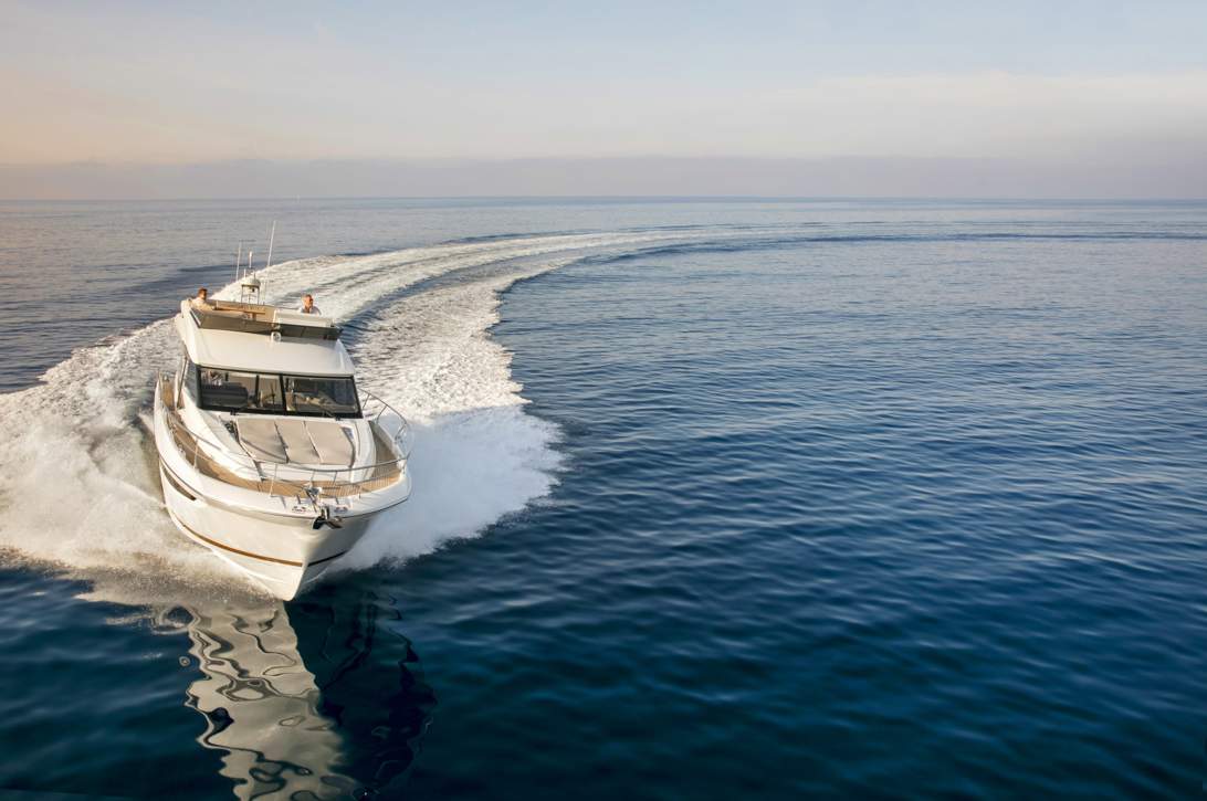 Prestige 520 Flybridge Exterior - 8.JPG