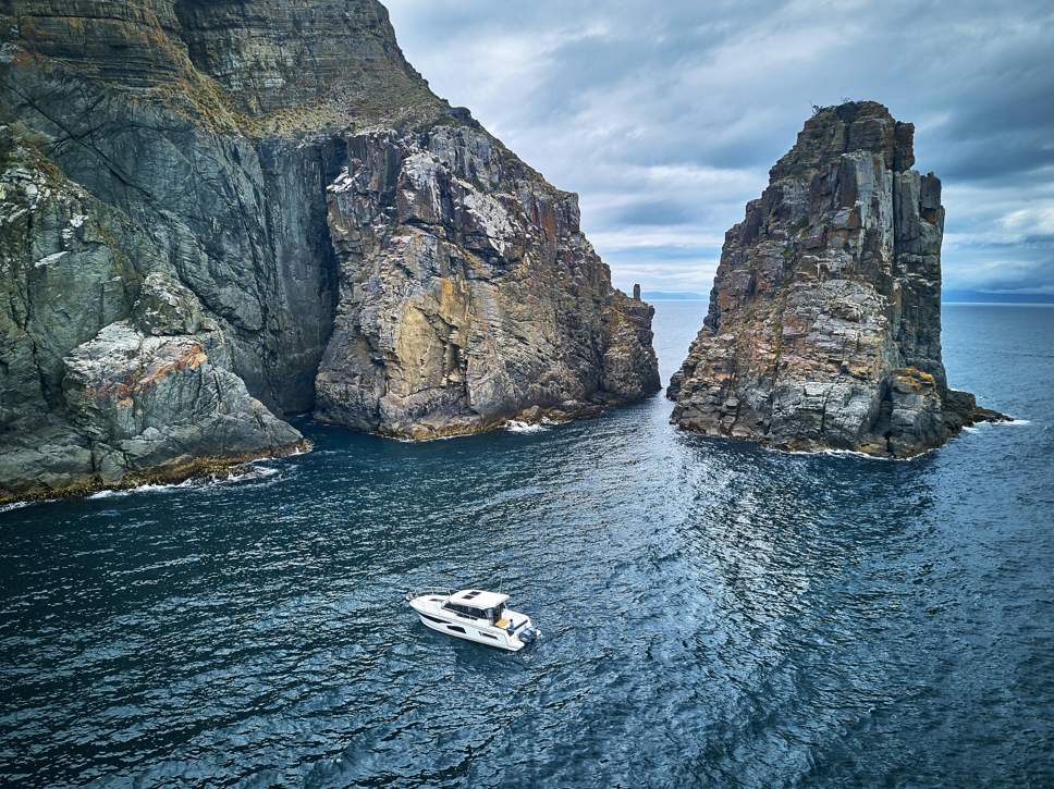 Jeanneau Merry Fisher 1095 HB Exterior - 6.JPG