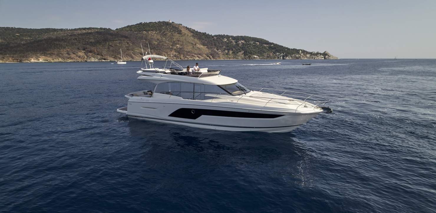 Prestige 590 Flybridge Exterior - 55.JPG