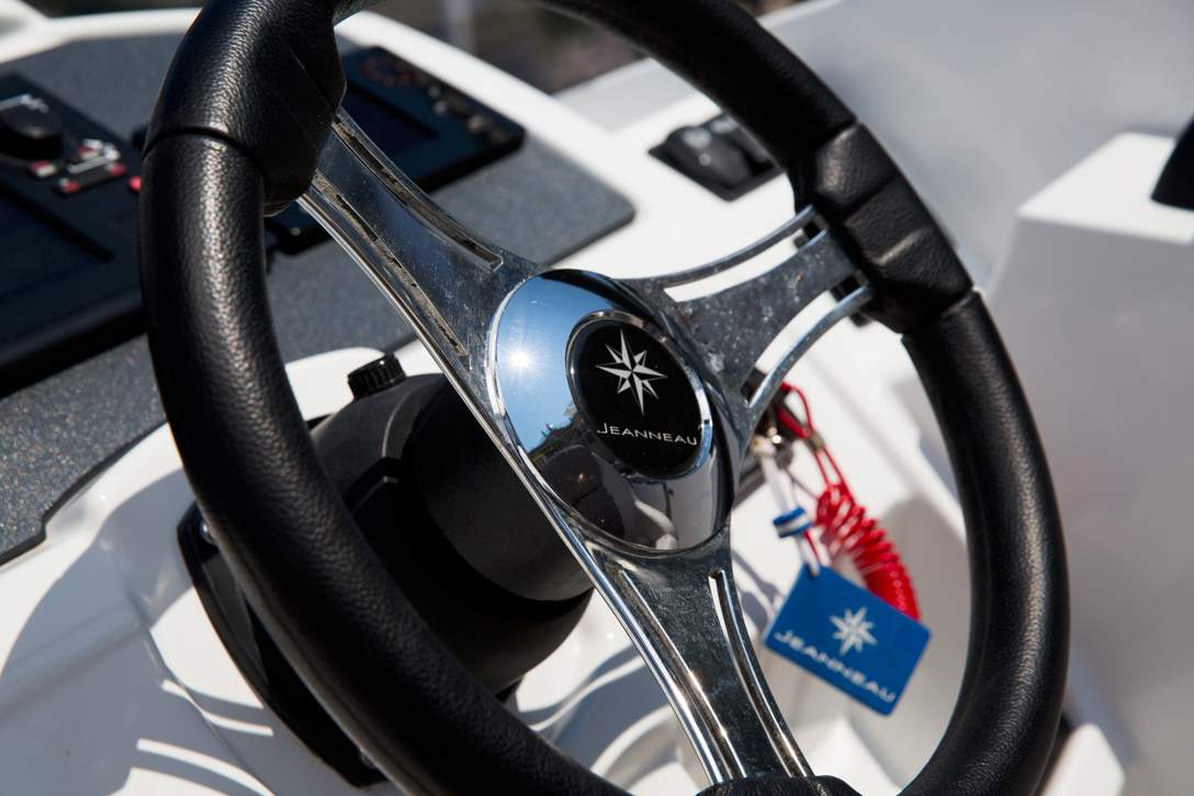 Jeanneau Cap Camarat 7.5 WA Serie 2 Exterior - 23.JPG