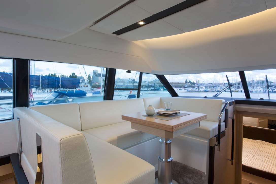 Prestige 420 Fly Interior - 42.JPG