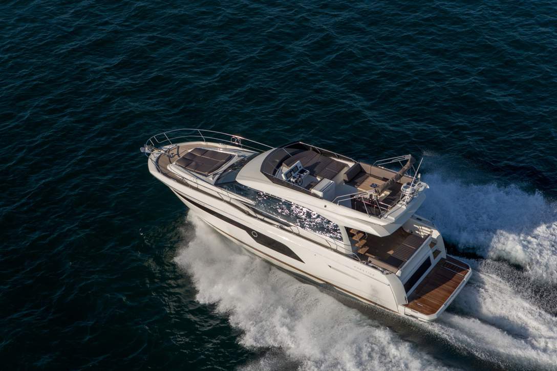 Prestige 520 Flybridge Exterior - 55.JPG