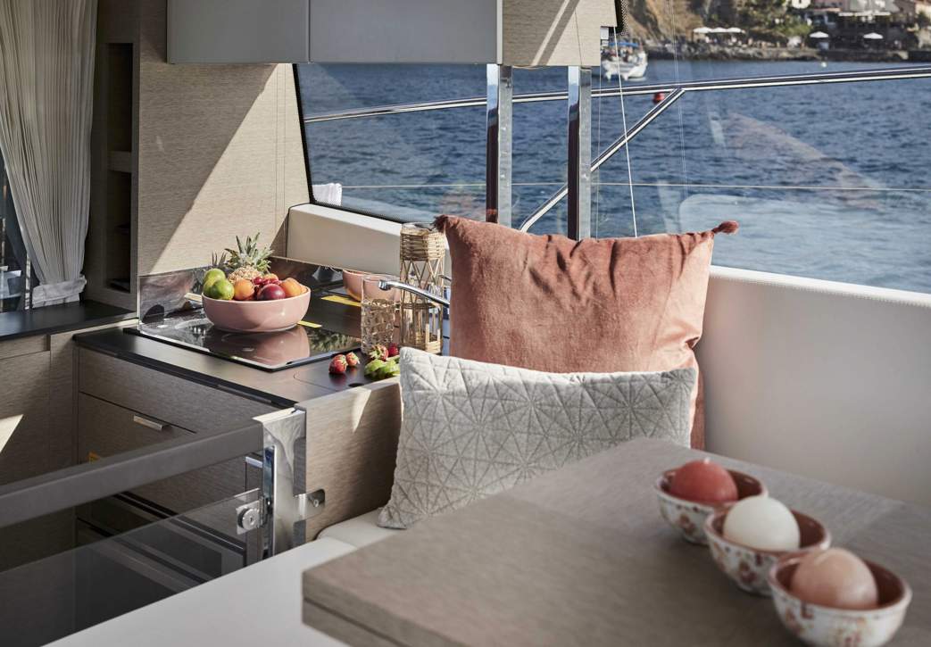 Prestige 420 Fly Interior - 15.JPG