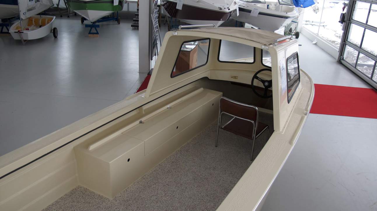 Füllemann Uno F-550 Interior - 3.JPG